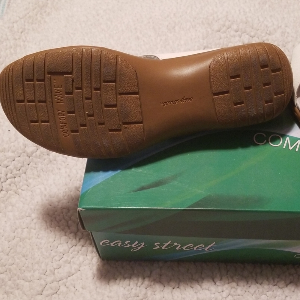 Sandals - Picture 4 of 4